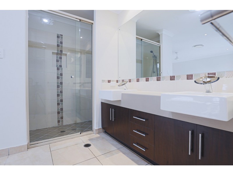 18 Cutfield Street, Glenella QLD 4740