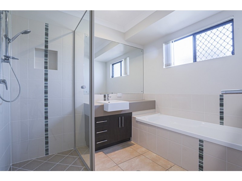 18 Cutfield Street, Glenella QLD 4740