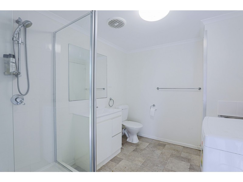 20 Davey Street, Glenella QLD 4740