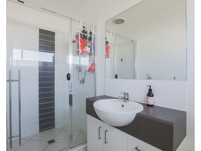 9 Bonney Street, Rural View QLD 4740