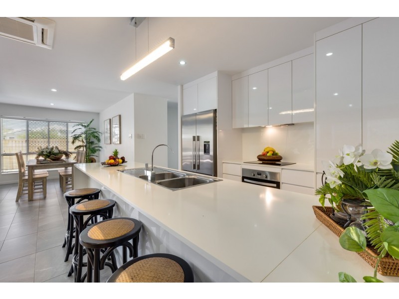 2 Morehead Drive, Rural View QLD 4740