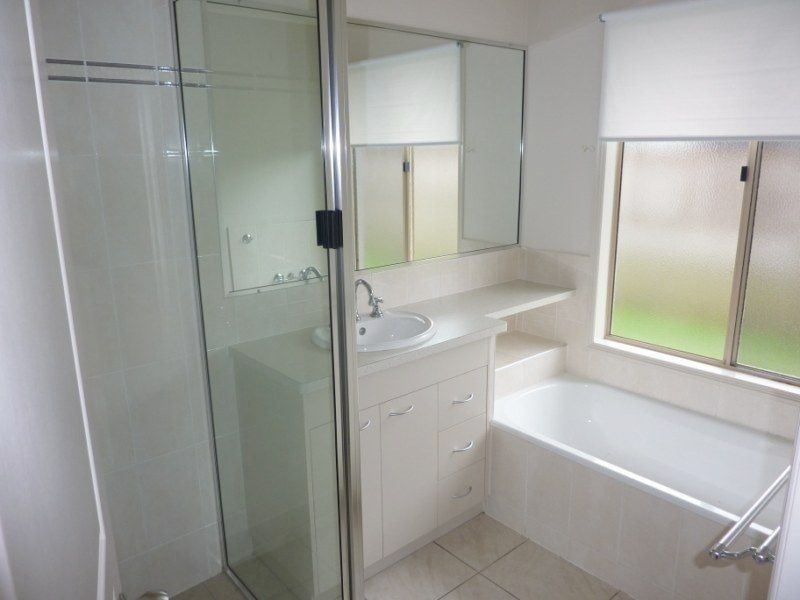 24 Woden Cres, Ooralea QLD 4740