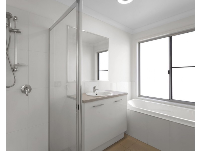 16 Aspen Street, Rural View QLD 4740