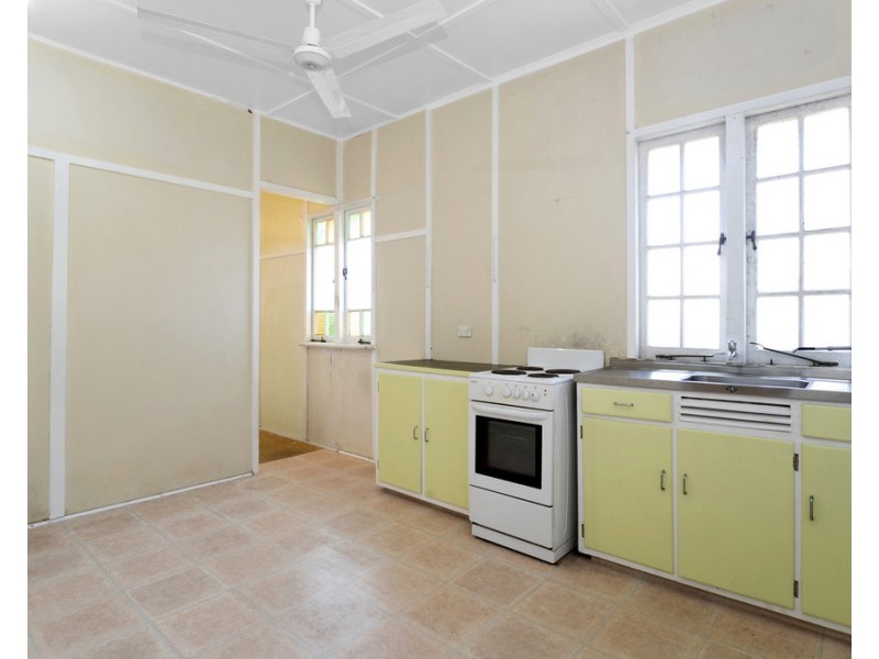 33 Holland Street, West Mackay QLD 4740