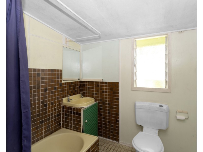 33 Holland Street, West Mackay QLD 4740