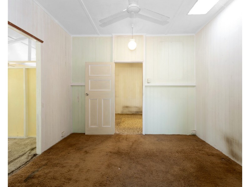 33 Holland Street, West Mackay QLD 4740