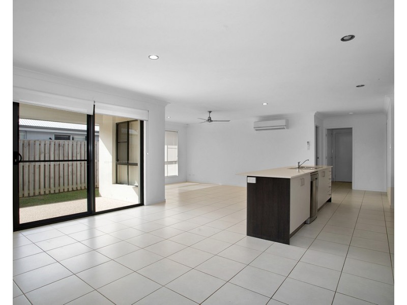 135 Whitehaven Drive, Blacks Beach QLD 4740