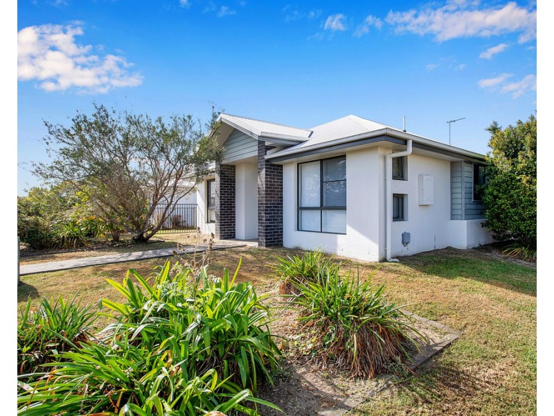 135 Whitehaven Drive, Blacks Beach QLD 4740