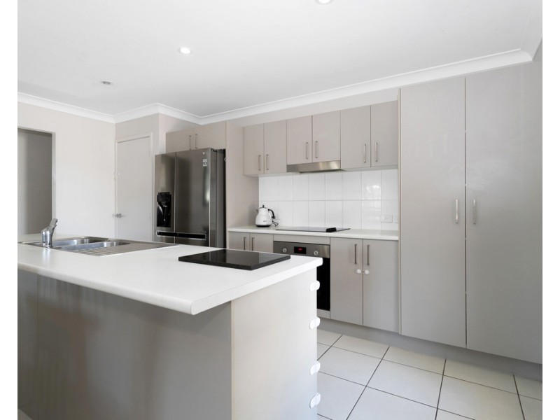 2E Mansfield Drive, Beaconsfield QLD 4740