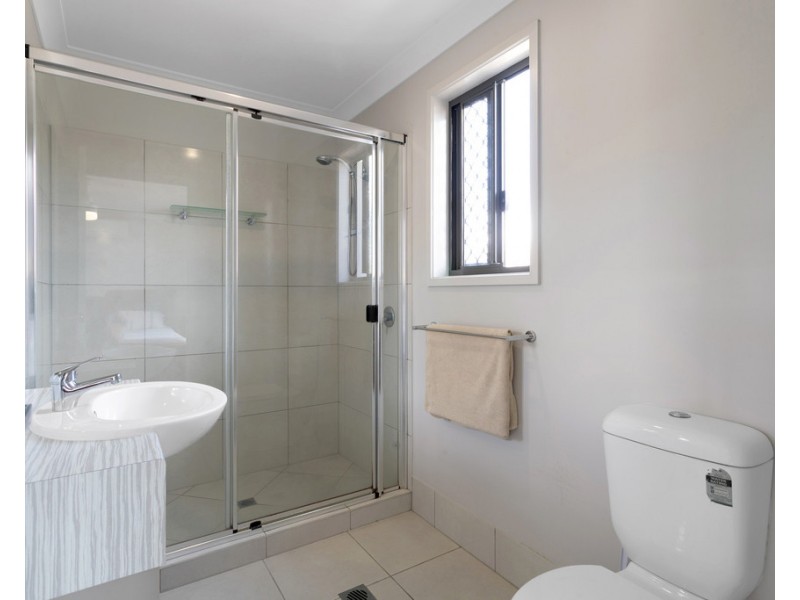 2E Mansfield Drive, Beaconsfield QLD 4740