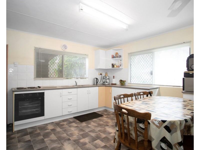 2 Drew Street, Finch Hatton QLD 4756