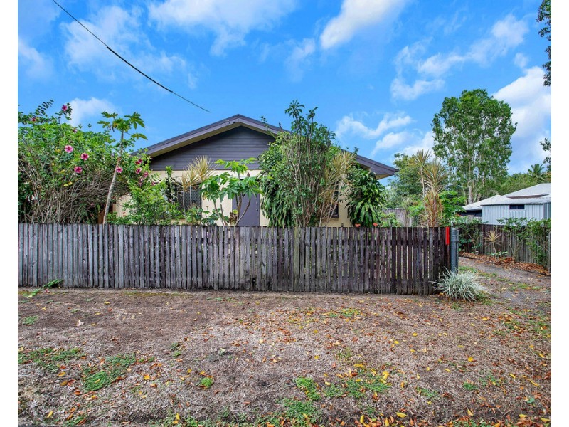 2 Drew Street, Finch Hatton QLD 4756
