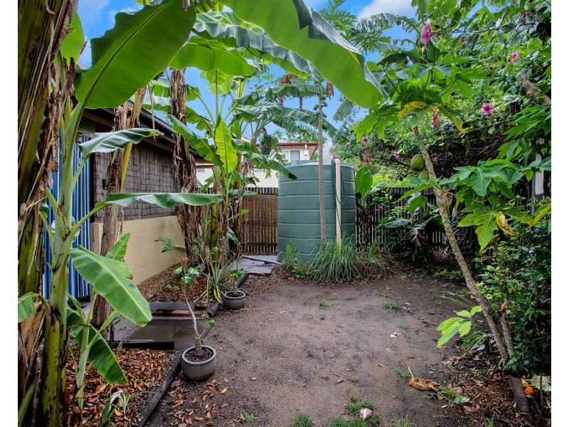 2 Drew Street, Finch Hatton QLD 4756