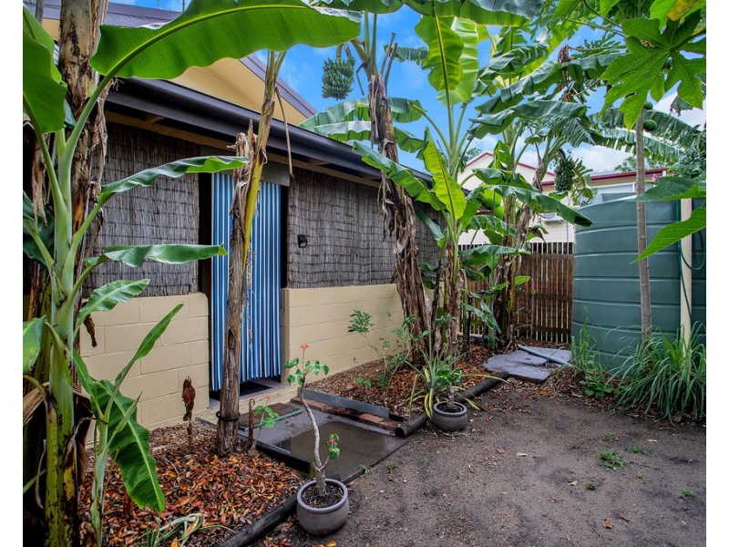 2 Drew Street, Finch Hatton QLD 4756