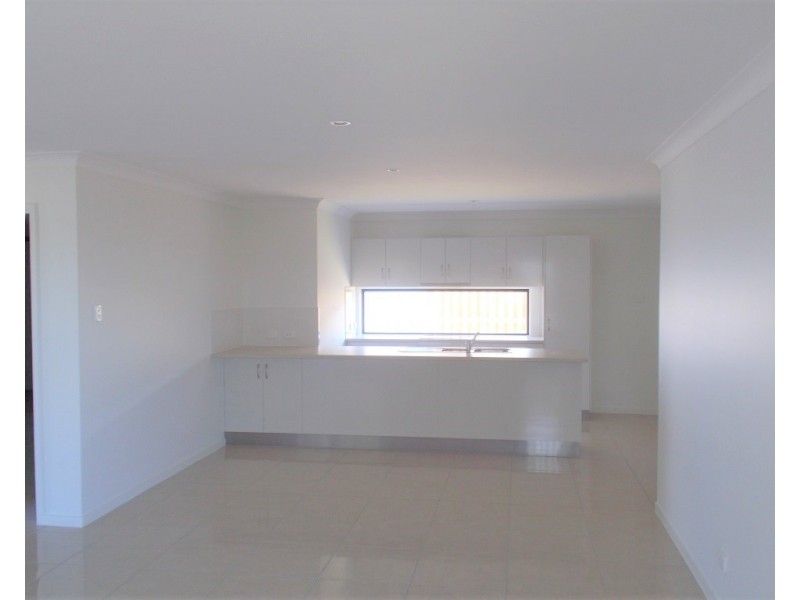 52 Commander Parade, Bucasia QLD 4750