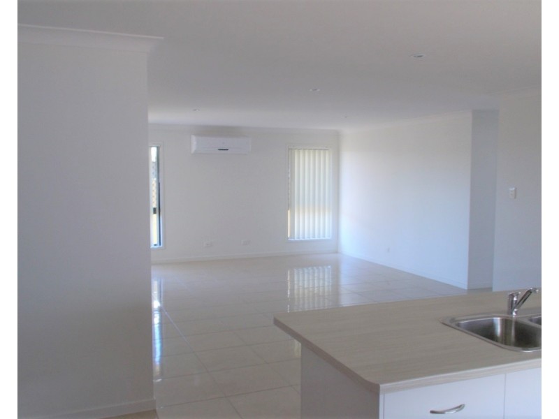 52 Commander Parade, Bucasia QLD 4750