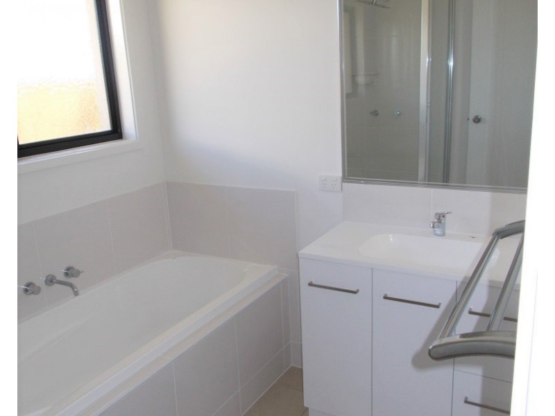 52 Commander Parade, Bucasia QLD 4750