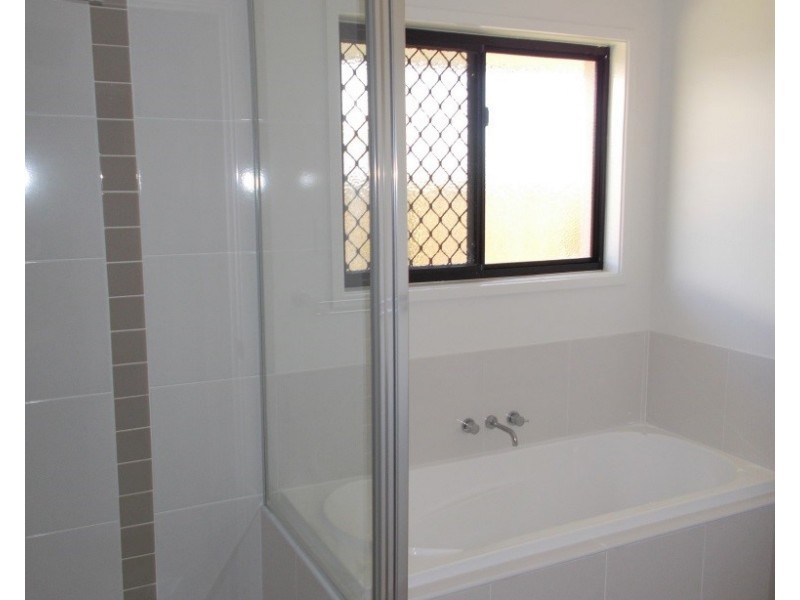 52 Commander Parade, Bucasia QLD 4750