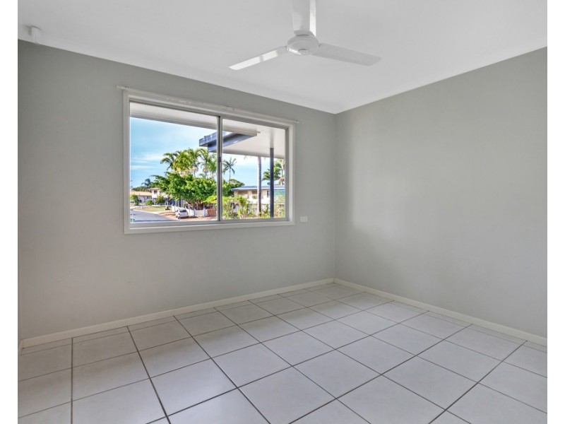 7 Geoffrey Thomas Drive, Bucasia QLD 4750