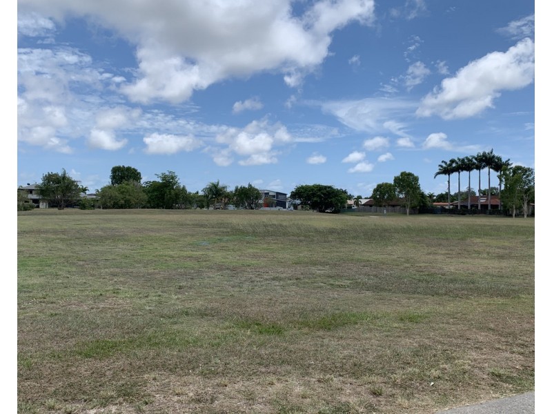 45 Pioneer Street, Glenella QLD 4740