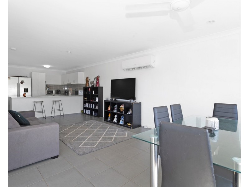 1 and 2/57 Phoenix Crescent, Rural View QLD 4740