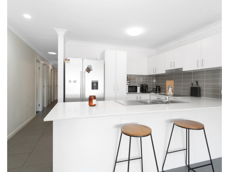 1 and 2/57 Phoenix Crescent, Rural View QLD 4740