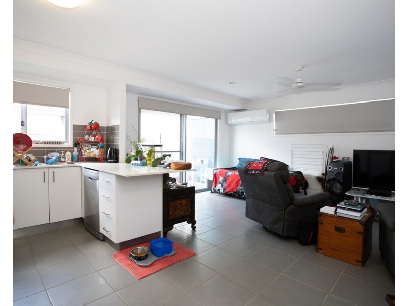 1 and 2/57 Phoenix Crescent, Rural View QLD 4740