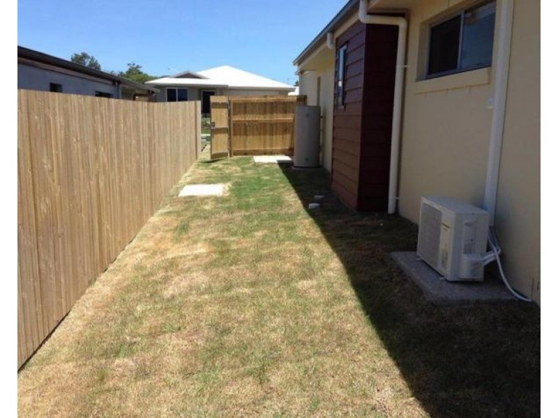 1 and 2/57 Phoenix Crescent, Rural View QLD 4740