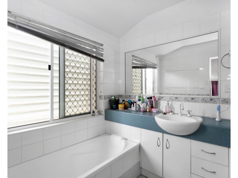 33 Keith Hamilton Street, West Mackay QLD 4740