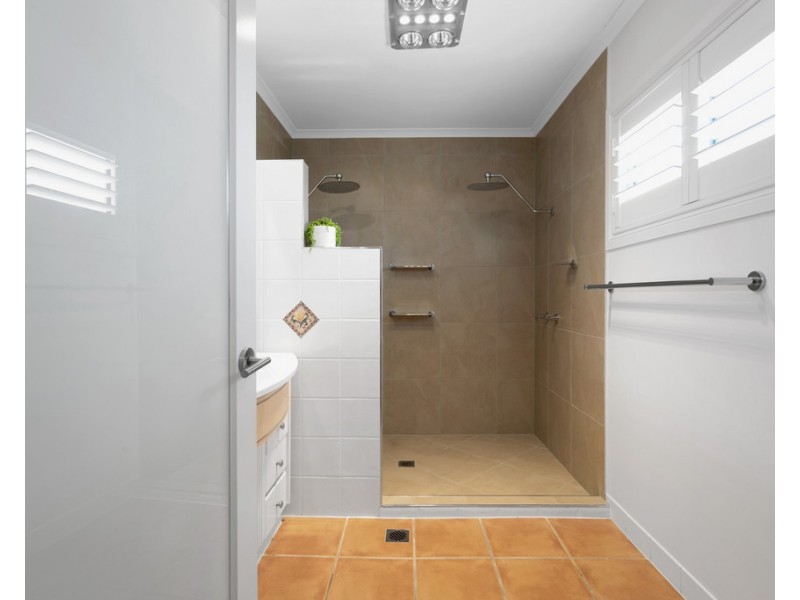 6 Jade Court, Glenella QLD 4740