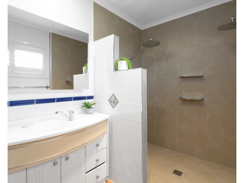 6 Jade Court, Glenella QLD 4740