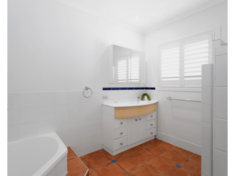6 Jade Court, Glenella QLD 4740