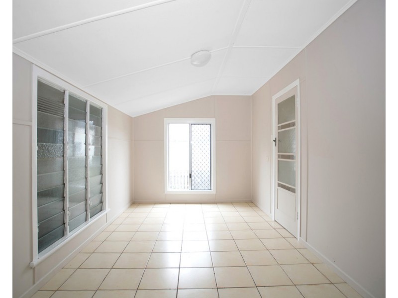 24 Adrian Street, West Mackay QLD 4740