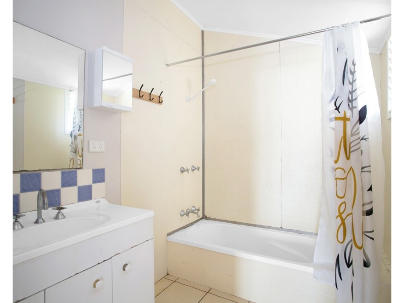 24 Adrian Street, West Mackay QLD 4740