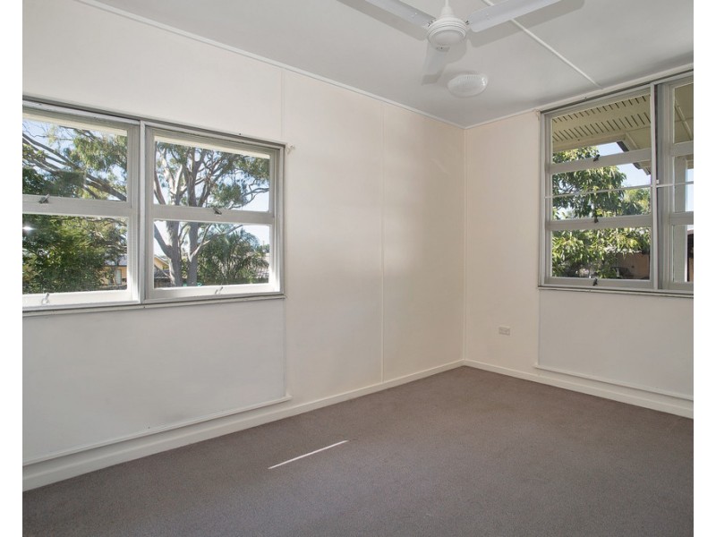8 Robinson Street, North Mackay QLD 4740