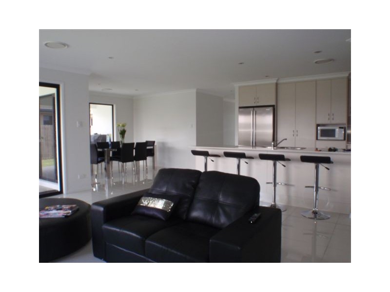 14 Elizabeth St, Mirani QLD 4754