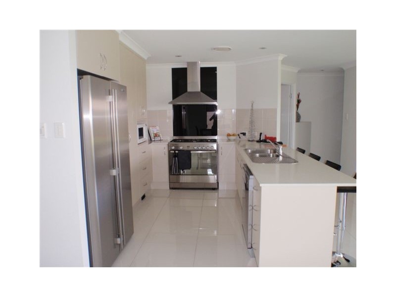 14 Elizabeth St, Mirani QLD 4754