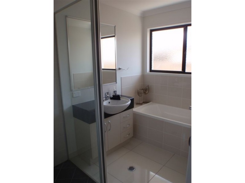 14 Elizabeth St, Mirani QLD 4754