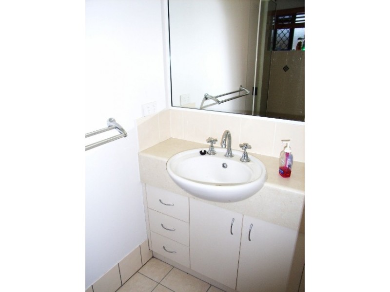 2/15 Perkins Street, North Mackay QLD 4740