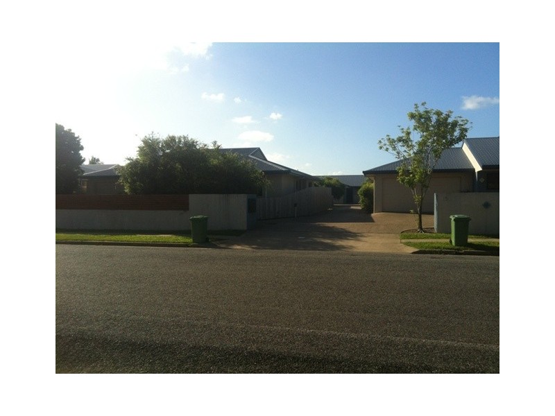 2/15 Perkins Street, North Mackay QLD 4740