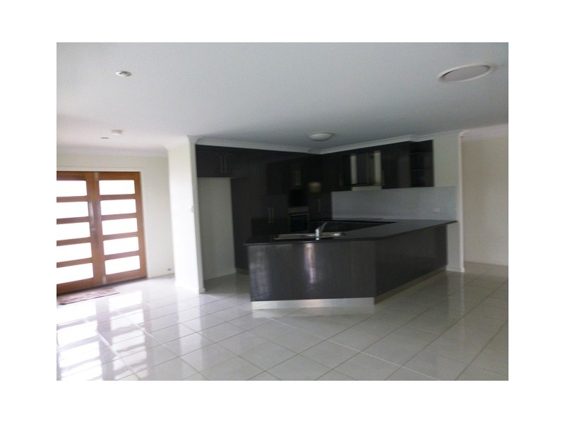 16 Elizabeth Street, Mirani QLD 4754