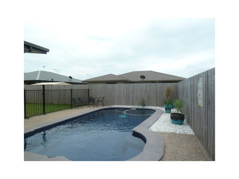 21 Firefly Crescent, Ooralea QLD 4740