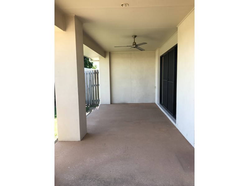 2/4 Hyams Way, Blacks Beach QLD 4740