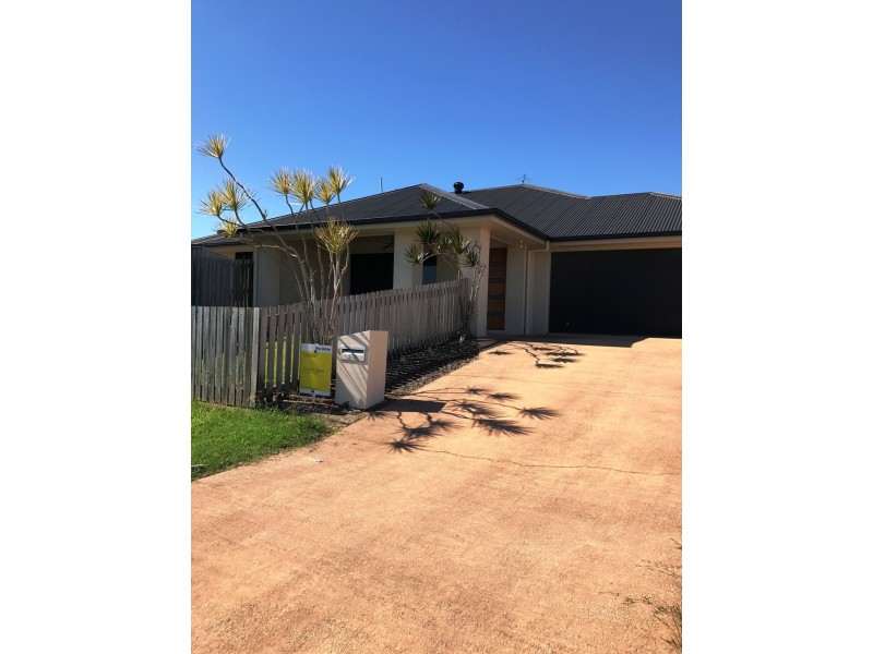 2/4 Hyams Way, Blacks Beach QLD 4740