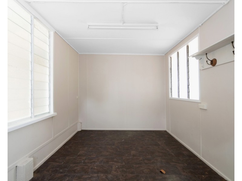 24 Adrian Street, West Mackay QLD 4740