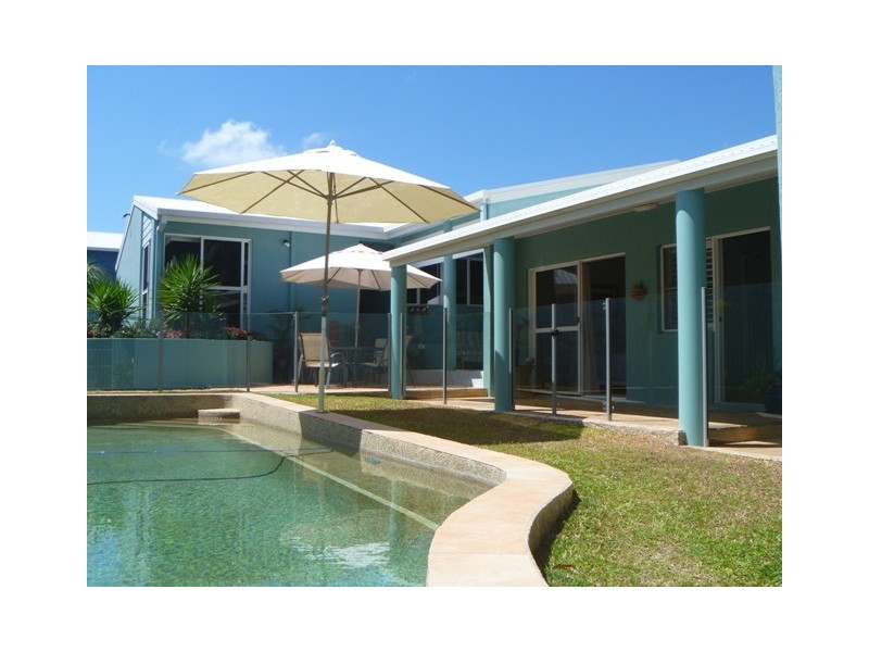 8 Russell Ave, Slade Point QLD 4740