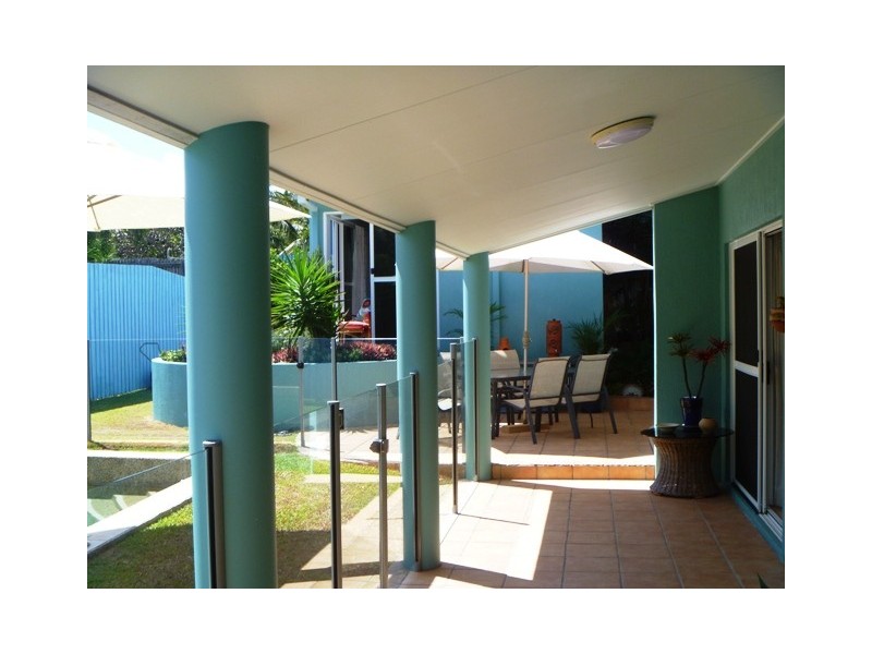 8 Russell Ave, Slade Point QLD 4740