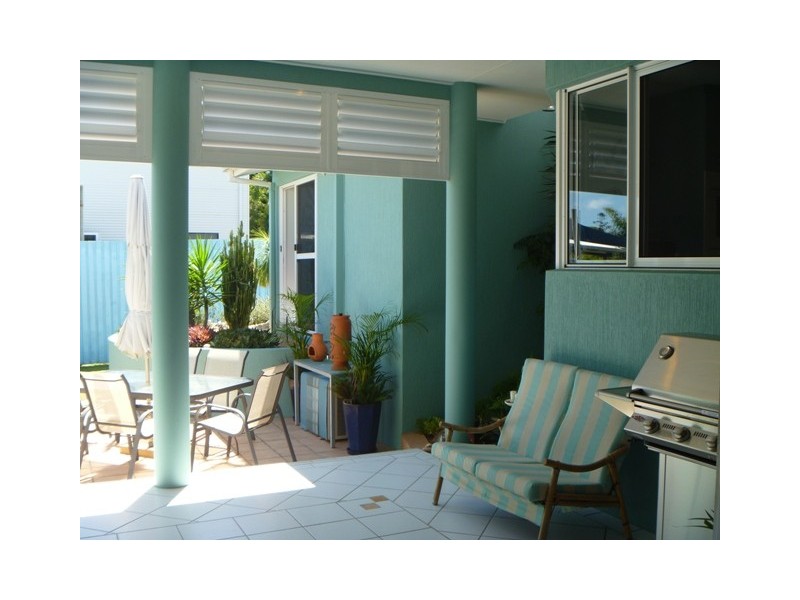 8 Russell Ave, Slade Point QLD 4740