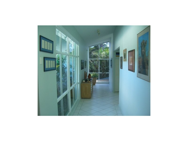 8 Russell Ave, Slade Point QLD 4740