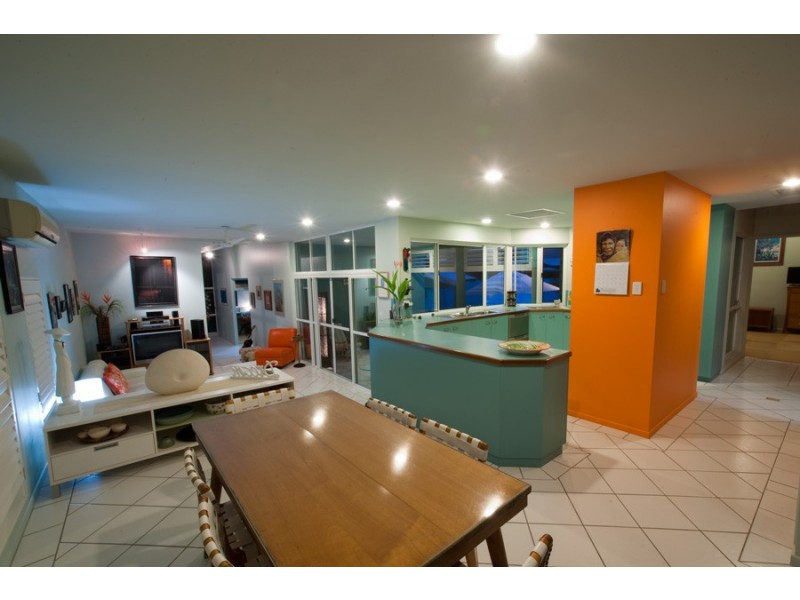 8 Russell Ave, Slade Point QLD 4740